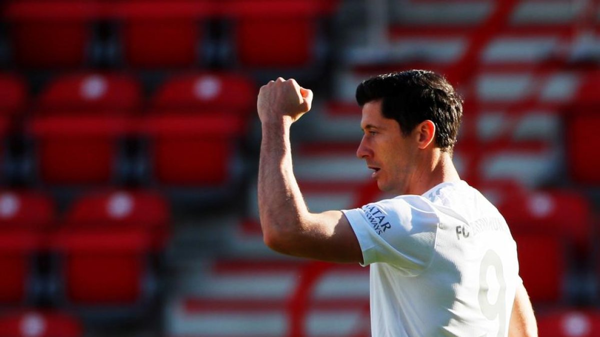 Lewandowski celebra ayer el primer gol del Bayern ante el Unión de Berlín.