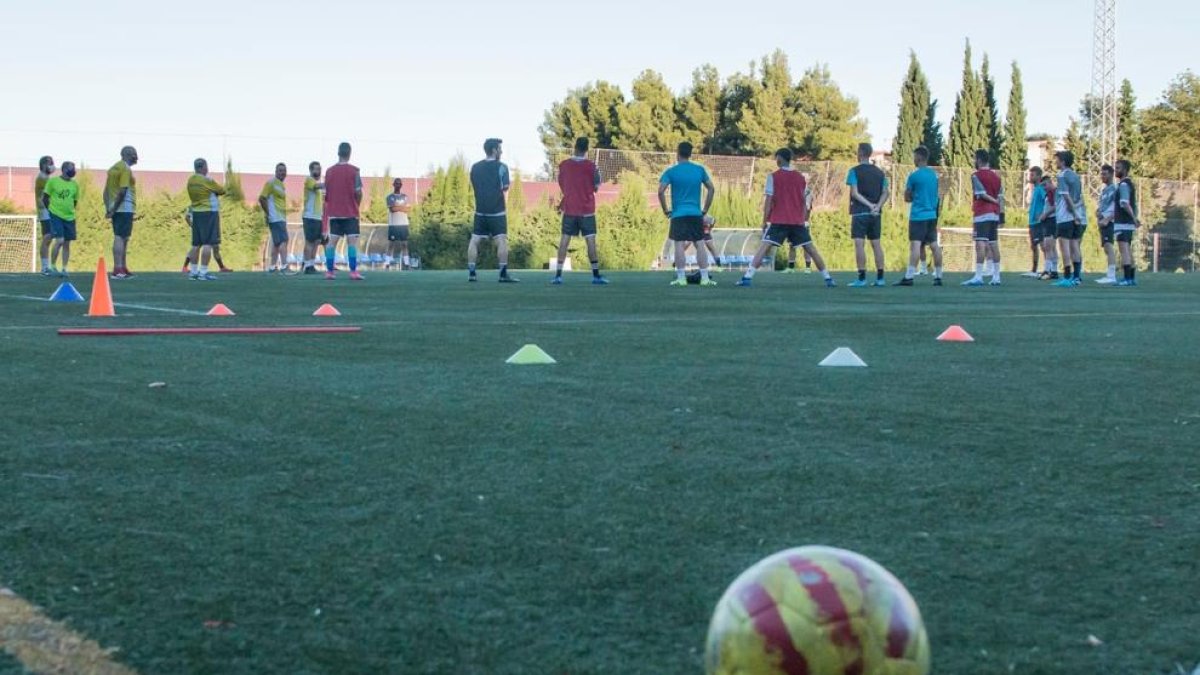 Los jugadores del Solsona, ayer durante su primera sesión de pretemporada.