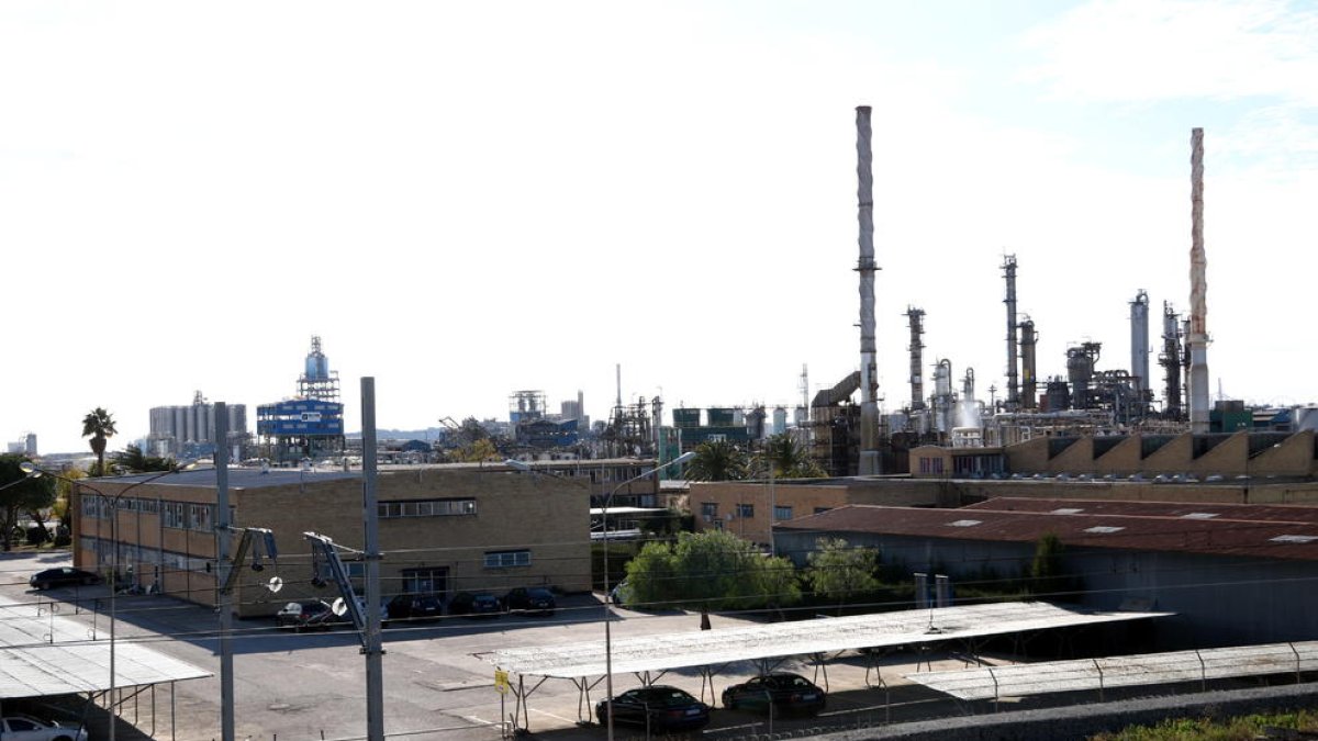 Plano general de la planta de Iqoxe, que el pasado martes registró una explosión química. 