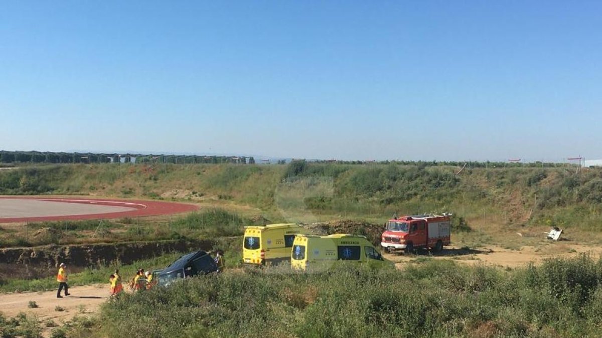 El turismo que conducía la víctima ha salido de la vía y ha caído por un desnivel de 10 metros