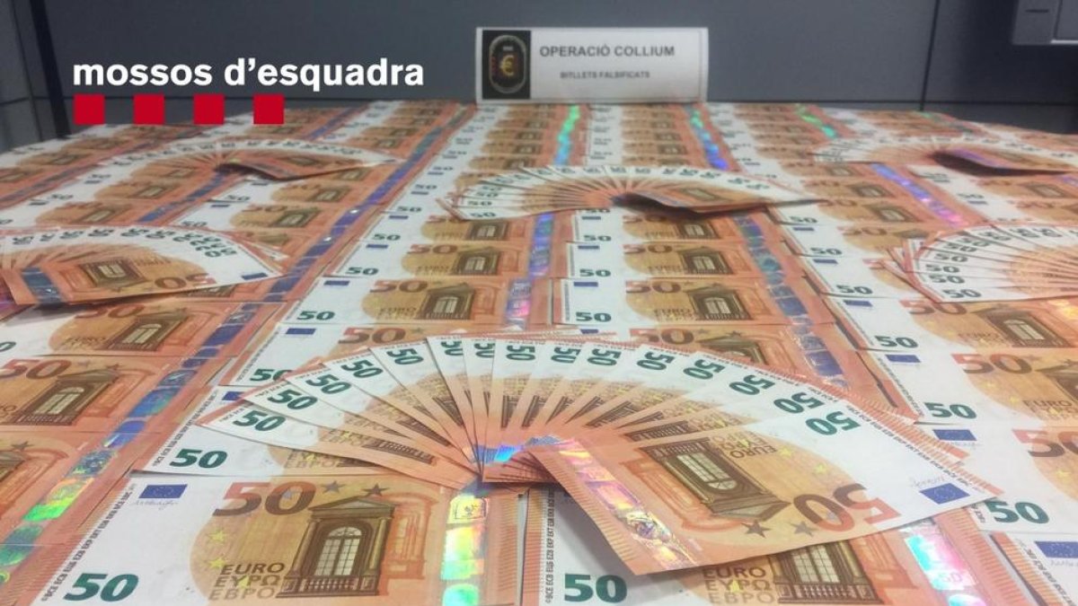 Cau la principal xarxa de distribució d'euros falsos a Catalunya amb vuit arrestos