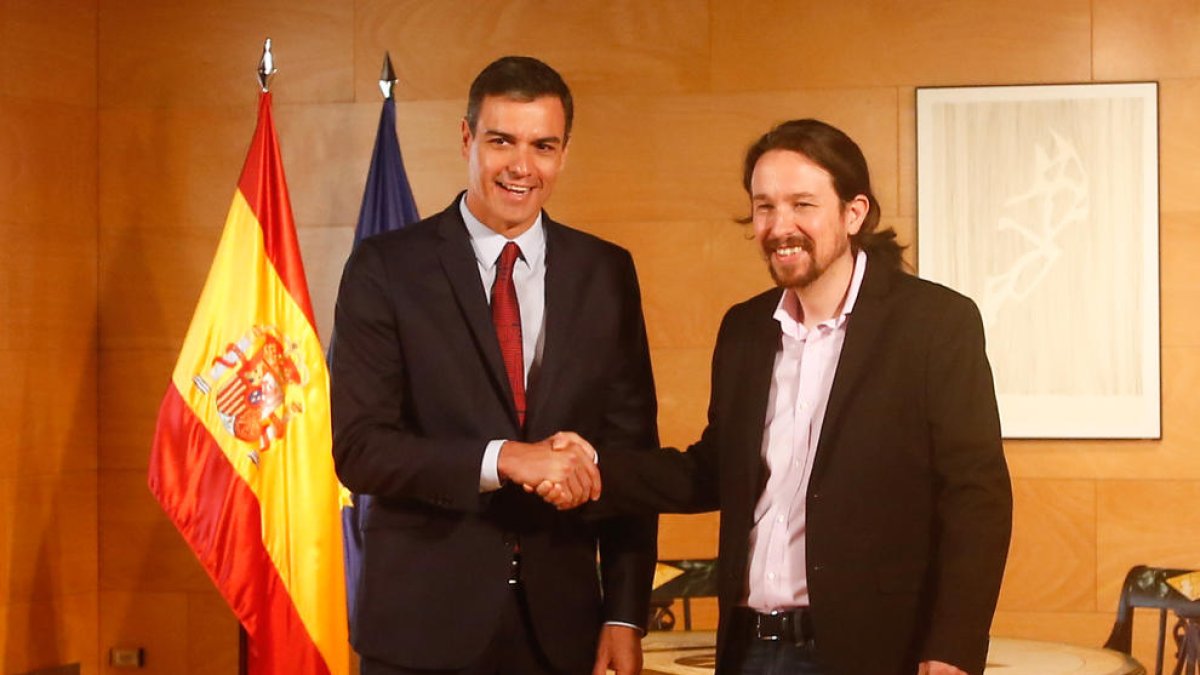 Sánchez culpa a Iglesias de romper la negociación con la consulta de Podemos