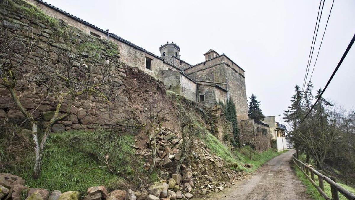 L’únic tram que es manté de la muralla medieval.