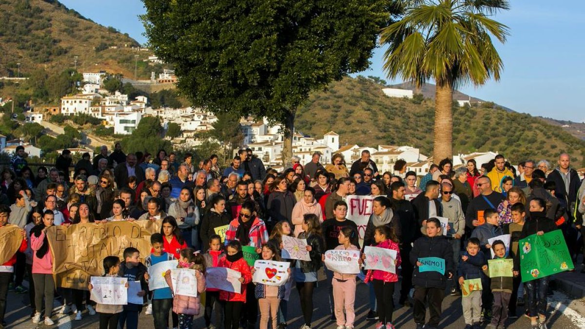 Veïns de Totalán se solidaritzen amb la família del nen.