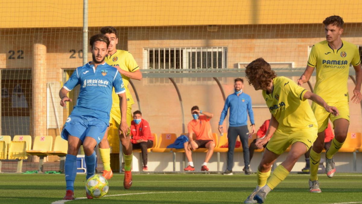 Fernando Cano, el autor del gol del Lleida, ayer en una acción del partido.