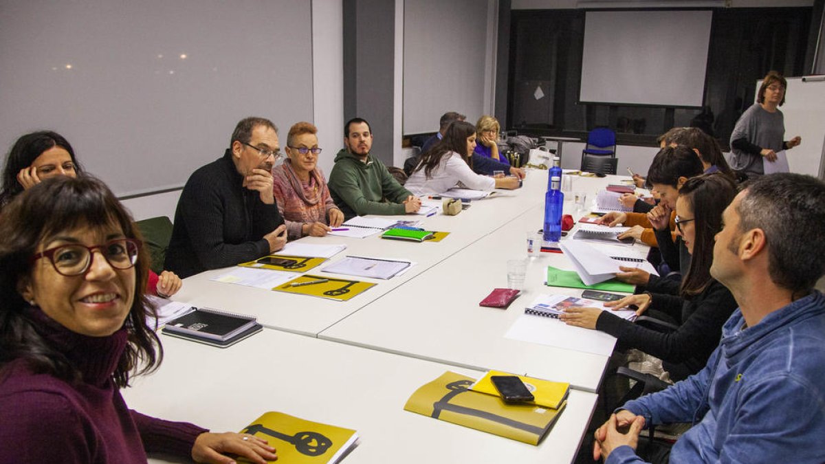 Reunió dijous passat del consell d’administració de FiraTàrrega en una sala de Cal Trepat.