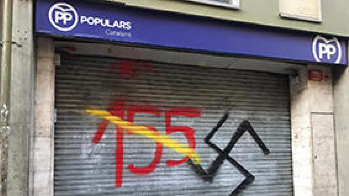 Pintadas en la sede del PP de Barcelona