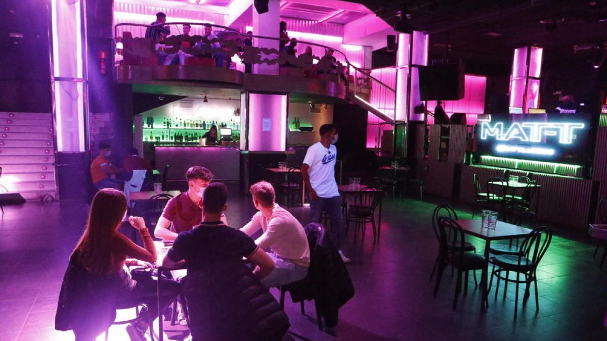 La discoteca La Nuit va obrir ahir com a bar, però tornarà a tancar demà.