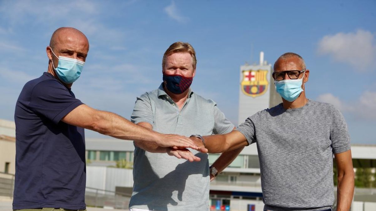 Alfred Schreuder, Ronald Koeman y Henrik Larsson en la Ciutat Esportiva de Sant Joan Despí.