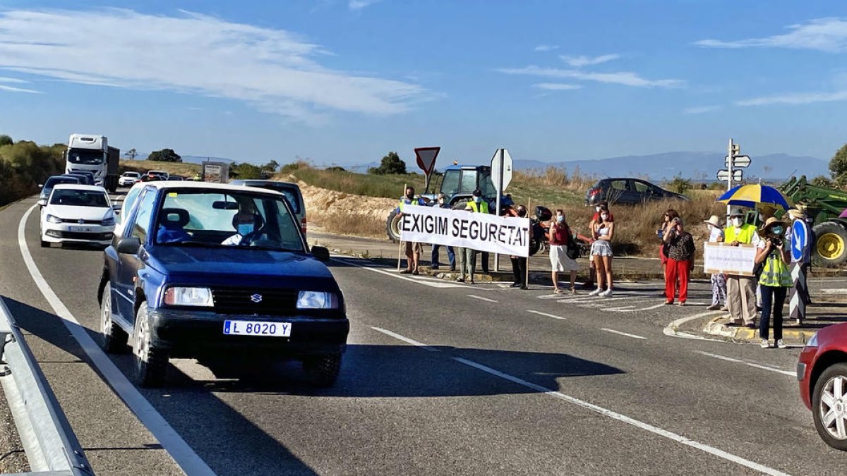 Un moment de la mobilització d’ahir a la Prenyanosa.