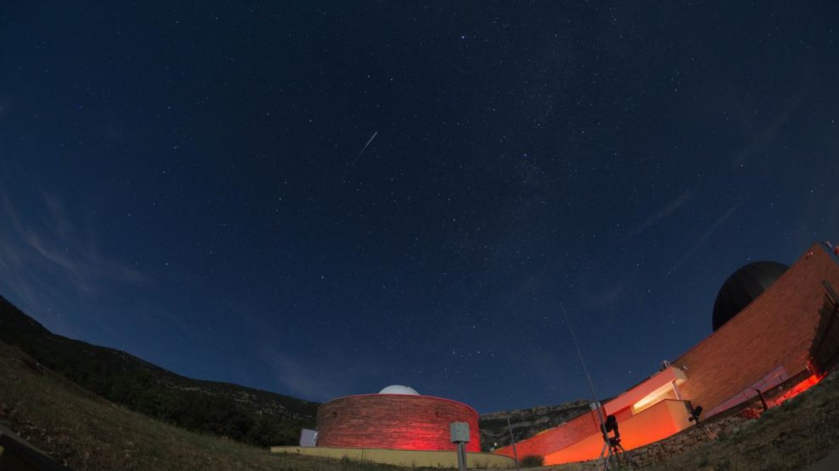Vista nocturna del Centre d’Observació de l’Univers (COU) en Àger. 