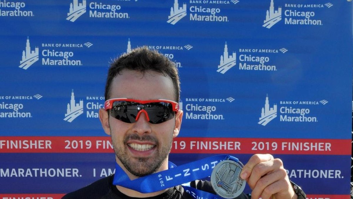 Jové mostra la medalla de ‘finisher’ a Chicago.