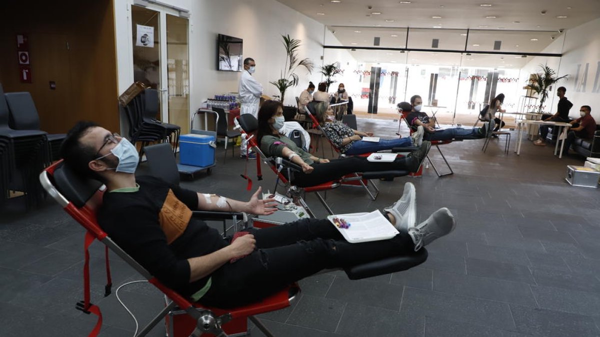 Una de las últimas campañas de donación de sangre en Lleida, en la Llotja el pasado mes de abril.