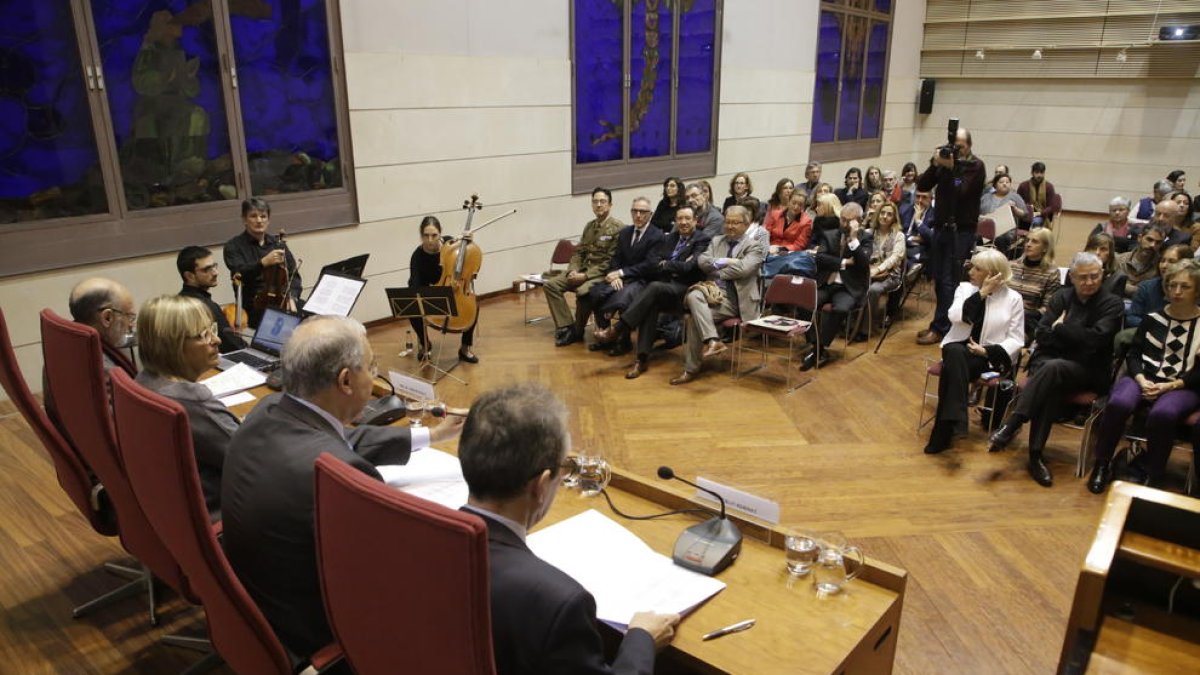 Clausura del 50 aniversari de Dret - La facultat de Dret va clausurar ahir els actes de celebració del cinquantè aniversari amb una conferència sobre El sentit del dret i ètica de les professions jurídiques en l’era digital, a càrrec de Jes ...