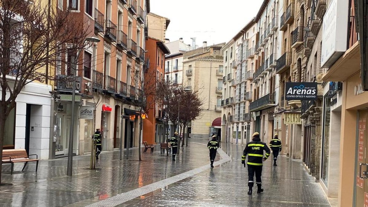 Militares de la UME ayer en Huesca.