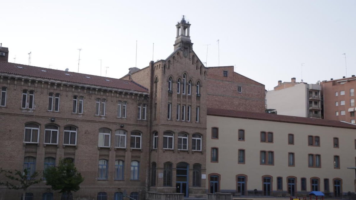 Vistas del colegio leridano Maristes Montserrat, donde supuestamente hubo casos de pederastia. 