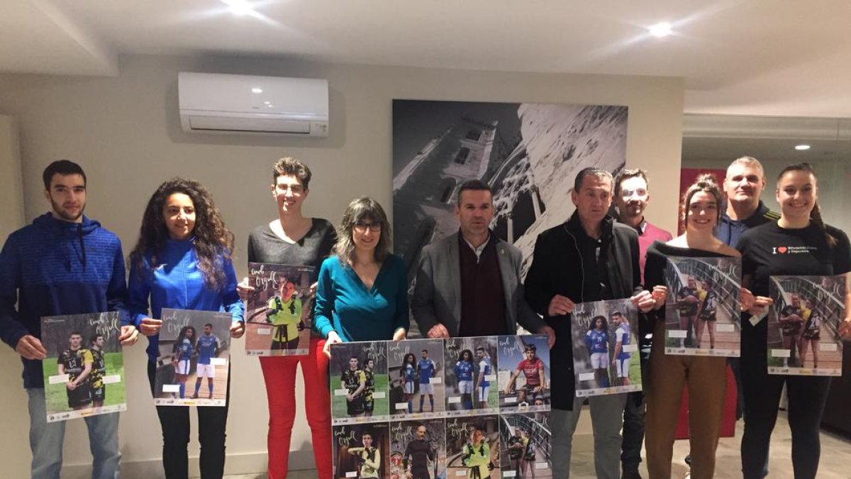 Deportistas y autoridades ayer durante la presentación.