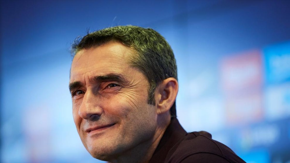 Ernesto Valverde durante la previa del encuentro en Granada.