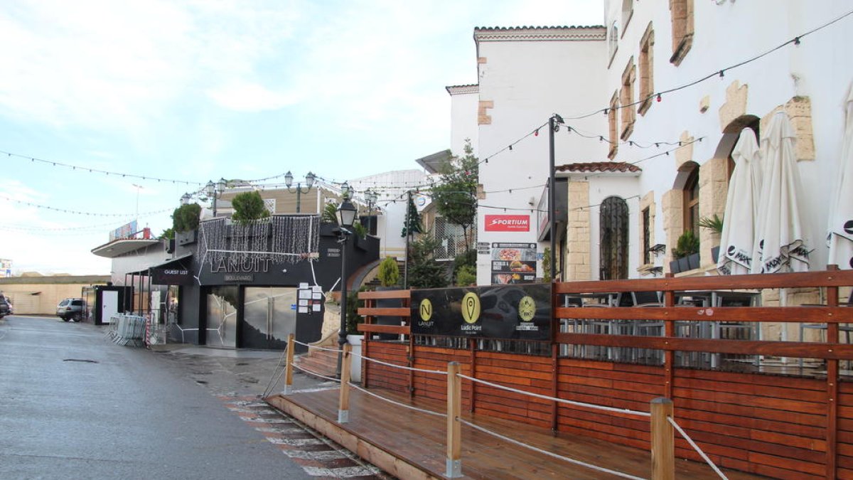 Imagen del pasado diciembre de la discoteca La Nuit con la terraza cubierta que no tiene permisos. 