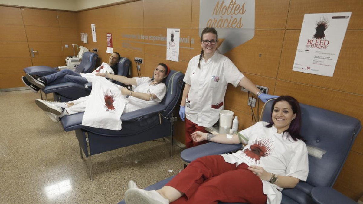 Unos 50 leridanos donan sangre en la campaña de ‘Juego de Tronos’