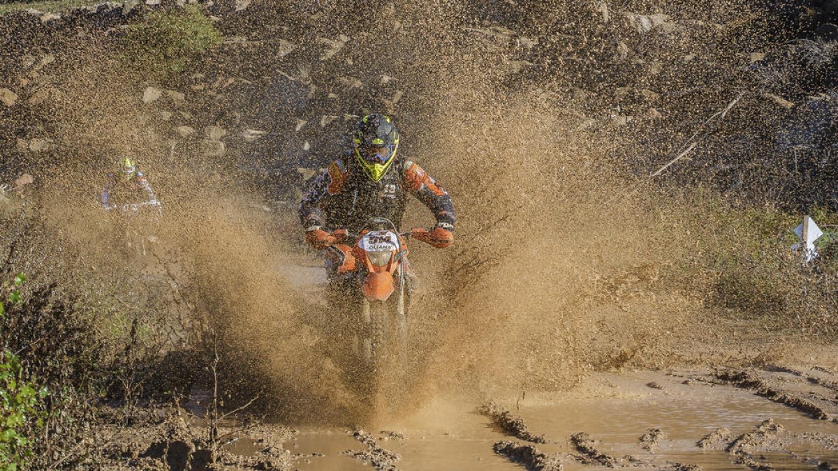 El terreny va ser el principal rival dels participants en la vuitena edició de l’Oliana Off Road.