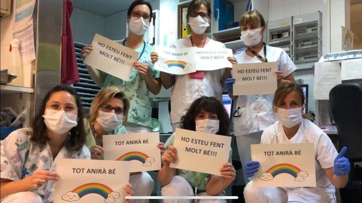 Foto de família de personal sanitari de Lleida.