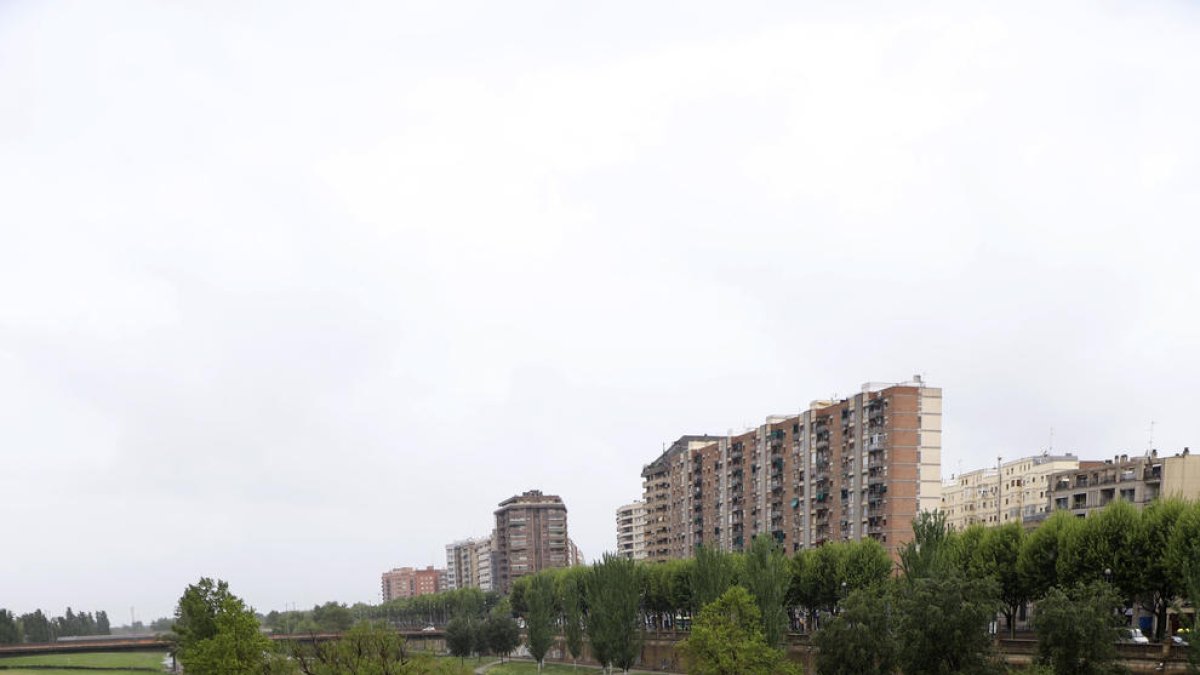 El río Valira, con más caudal ayer a su paso por La Seu d’Urgell.