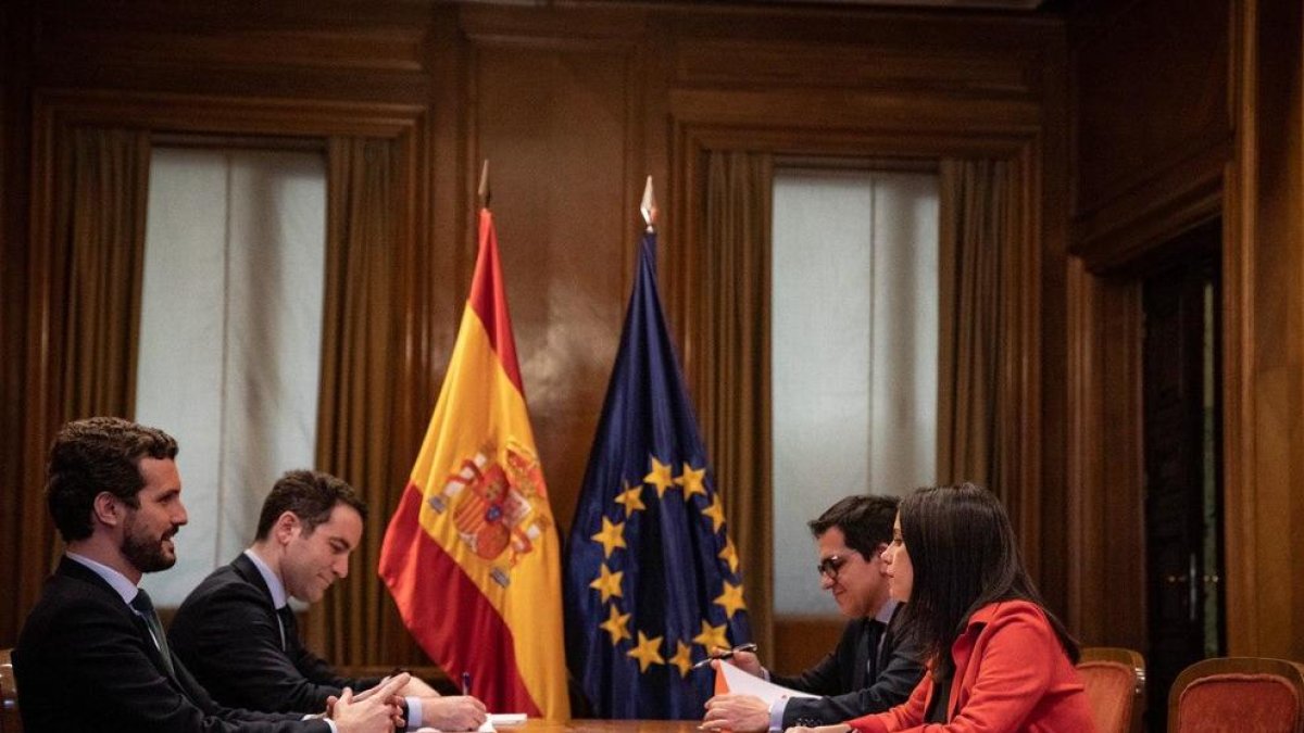 Un momento de la reunión entre Pablo Casado e Inés Arrimadas.