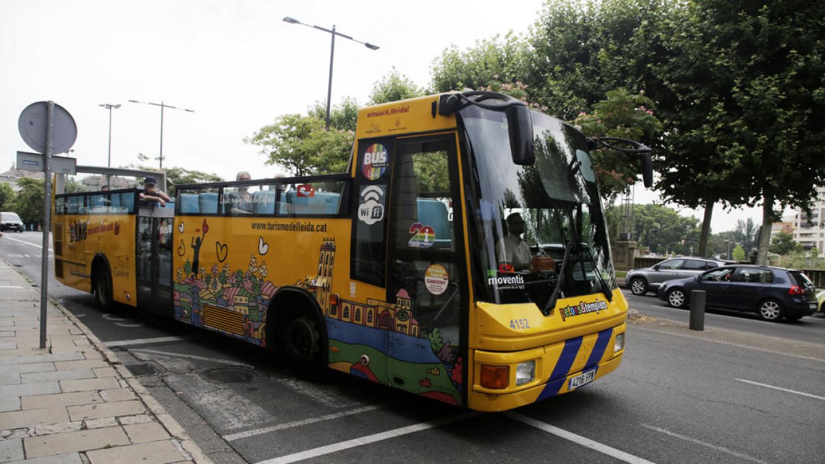 El Bus Turístic començava ahir la campanya d’estiu.