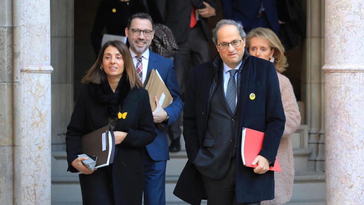 El president Torra i la portaveu del Govern, Meritxell Budó, ahir, abans del Consell Executiu.