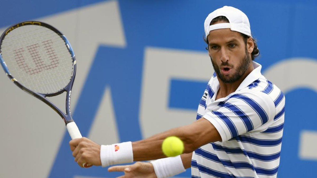 Feliciano López devuelve la pelota a Dimitrov en semifinales.