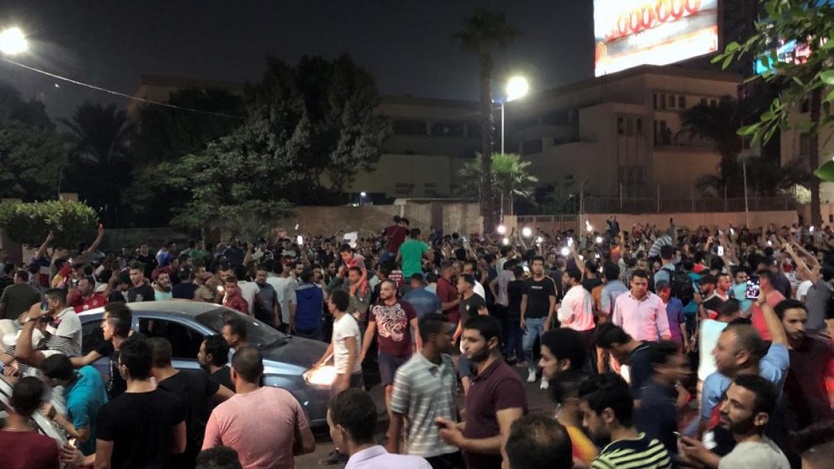 Cientos de manifestantes desafiaron al presidente Al Sisi.