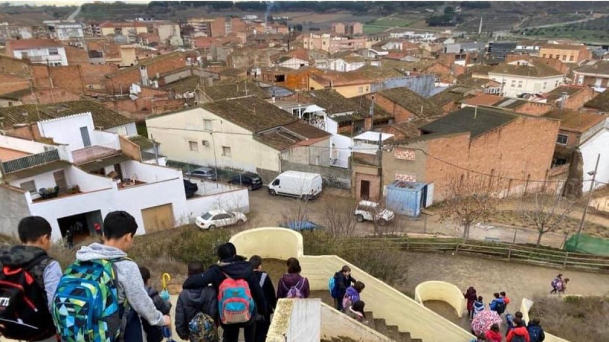 Las escaleras que el ayuntamiento renovará antes del inicio del curso escolar.