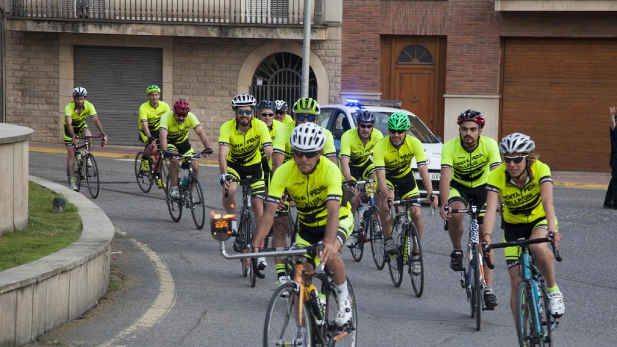 Ciclistes de la Penya Pedal, l’any passat amb la Flama.