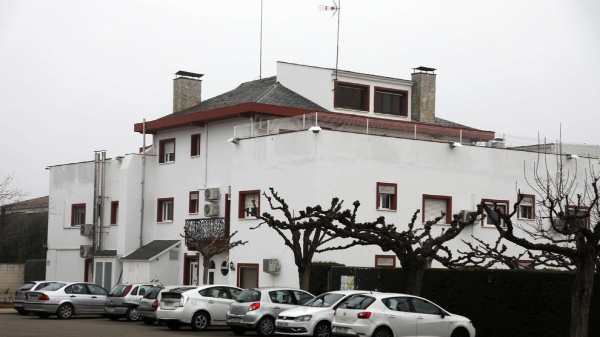 Imagen de la residencia Castrillón ayer por la mañana. 