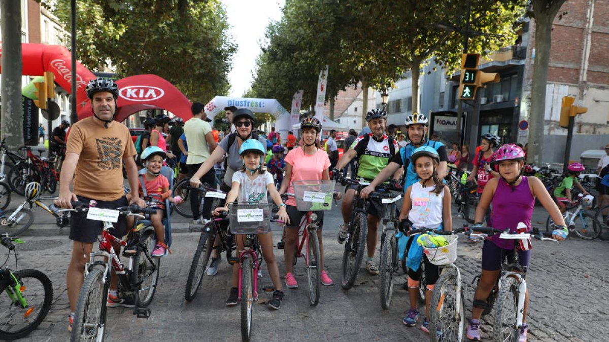 Dos mil persones en la Pedalada de Lleida amb Motiu del Dia sense Cotxes