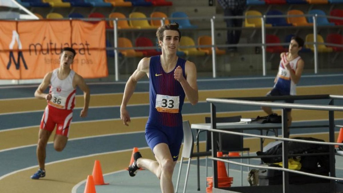 Bernat Erta, durant una competició en pista coberta.