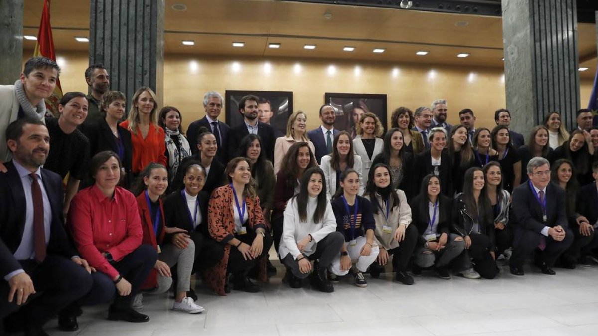 Les jugadores de Primera, al costat dels sindicats, van presentar ahir el conveni al Congrés.