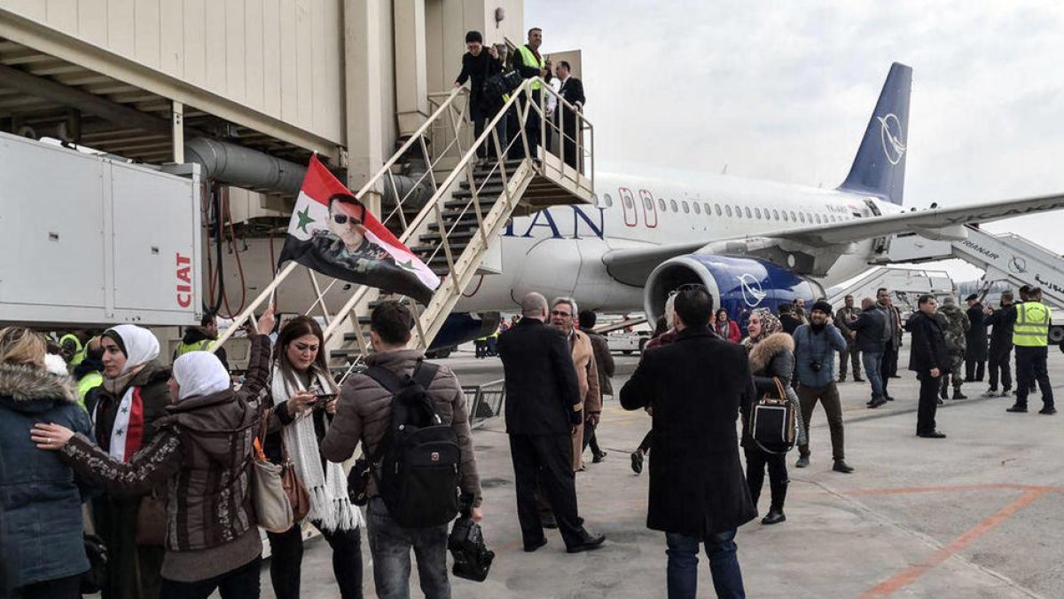 Alepo reabrió ayer su aeropuerto tras permanecer ocho años cerrado por los combates.