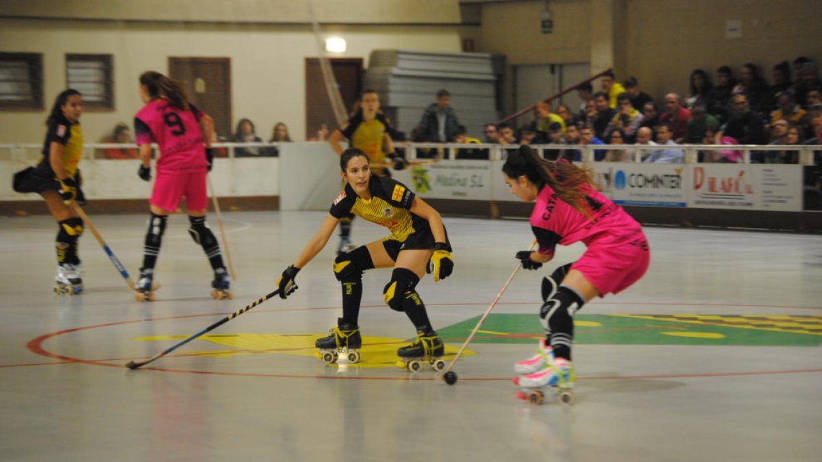 Una acció del partit d’ahir entre el Vila-sana i el Palau.