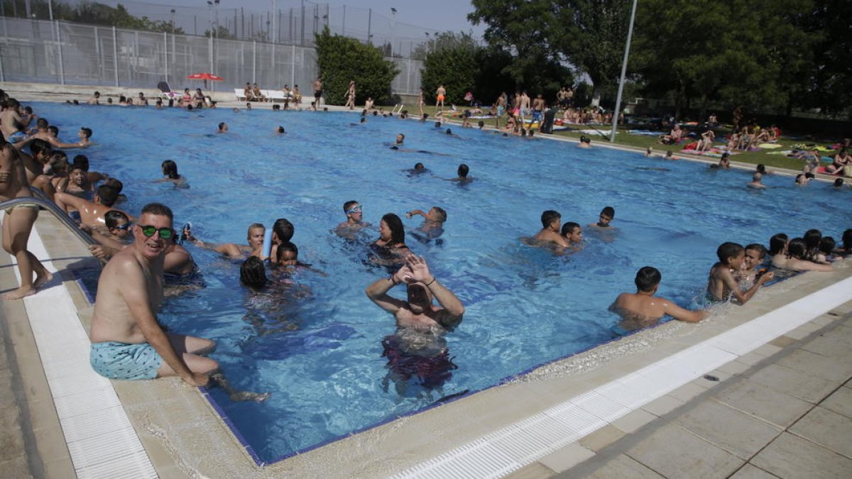 Banyistes l’estiu passat a les piscines municipals de Pardinyes.