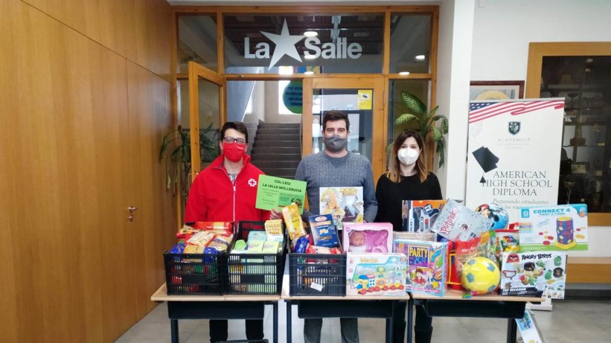 La Salle ya ha entregado a Creu Roja el material recogido. 