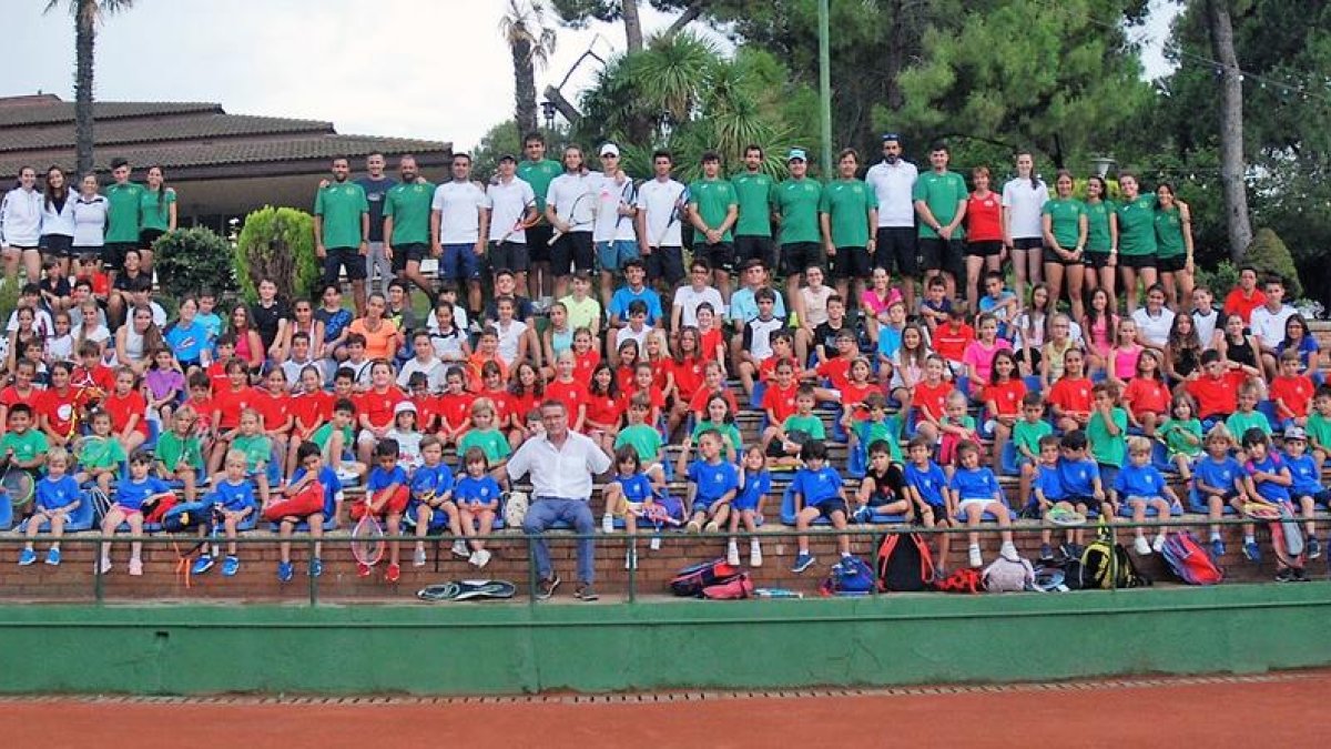 El president del Club Tennis Lleida visita les Estades