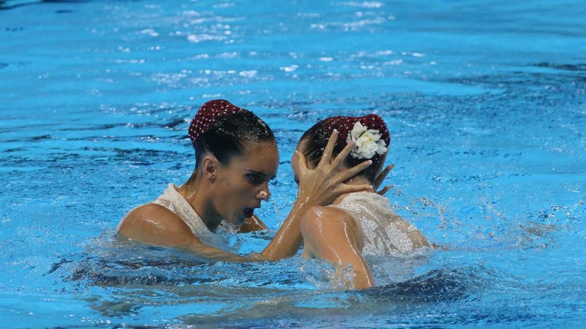 Ona Carbonell i Paula Ramírez, durant la participació en la final de duo lliure.