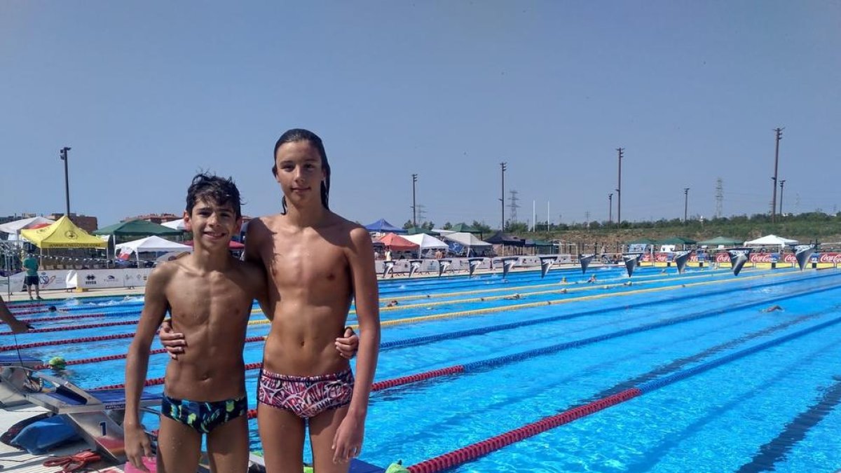 Arnau Pifarré, derecha, fue quinto ayer en los 1.500 libres.