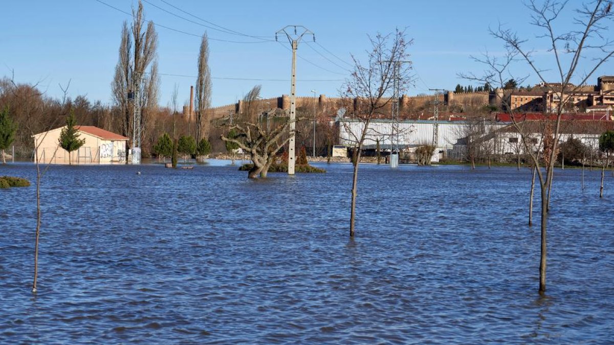 Crecida del río Adaja, afluente del Duero, a su paso por Avila. 