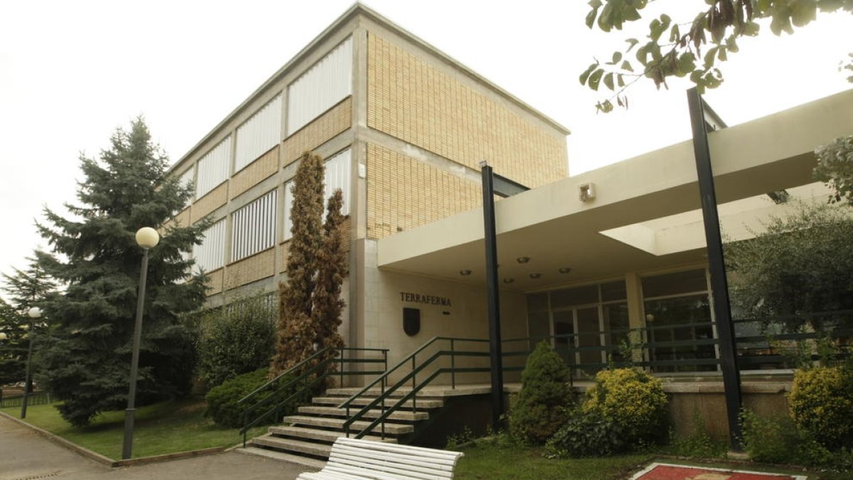 Imagen del exterior del edificio del colegio Terraferma.