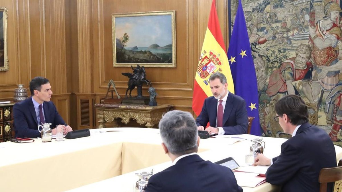 El rey se reunió con el presidente del Gobierno antes del discurso del monarca.