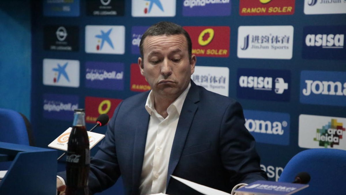 Albert Esteve, presidente del Lleida Esportiu, durante una rueda de prensa.