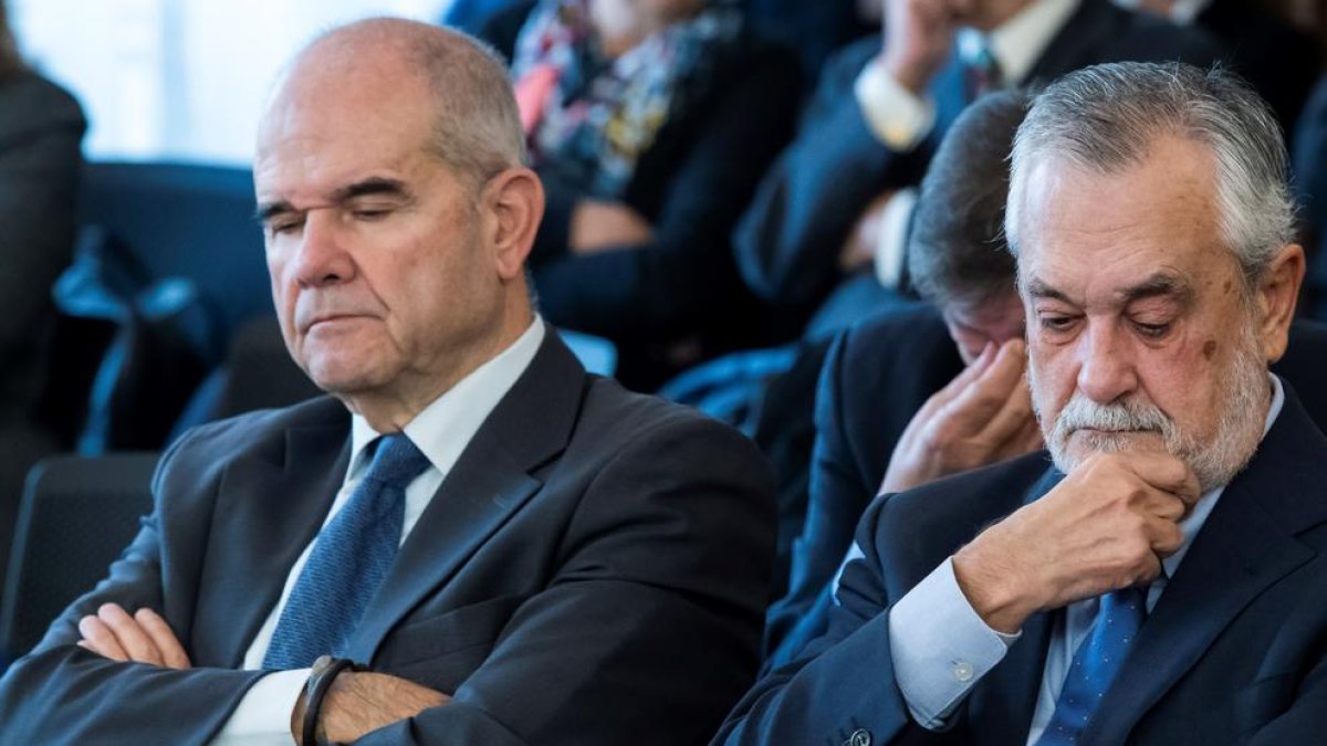 Los expresidentes andaluces Manuel Chaves y José Antonio Griñán, durante el juicio.